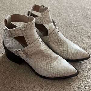 White Steve Madden Andy booties